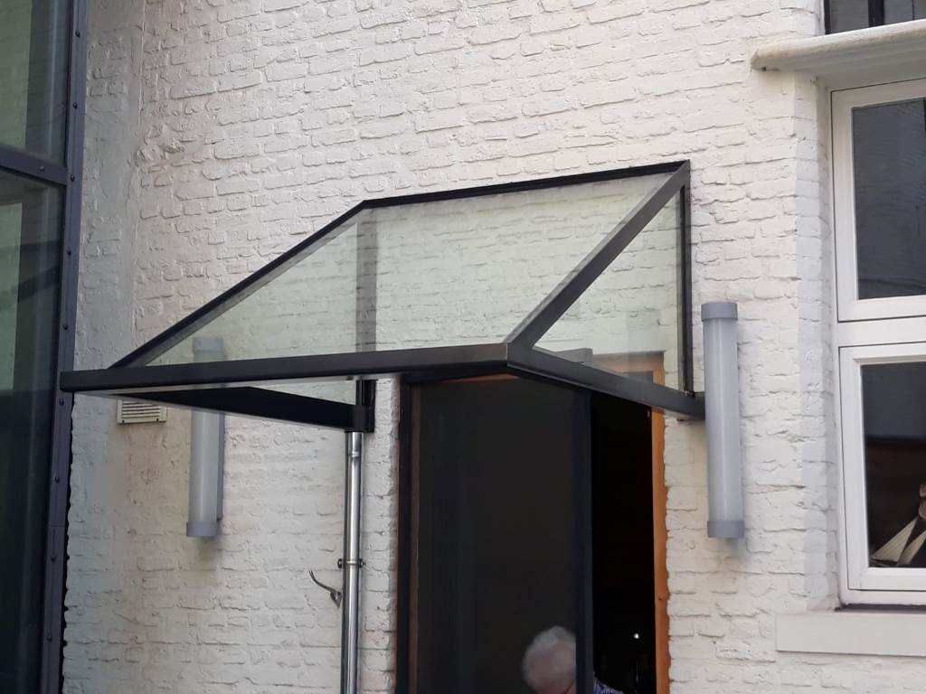 Terrasoverkapping of afdak in glas aan uw woning of openbare